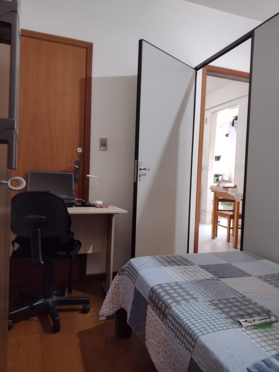 VAGA EM APARTAMENTO MASCULINO